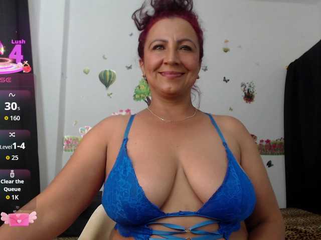yosselin23's BongaCams show and profile