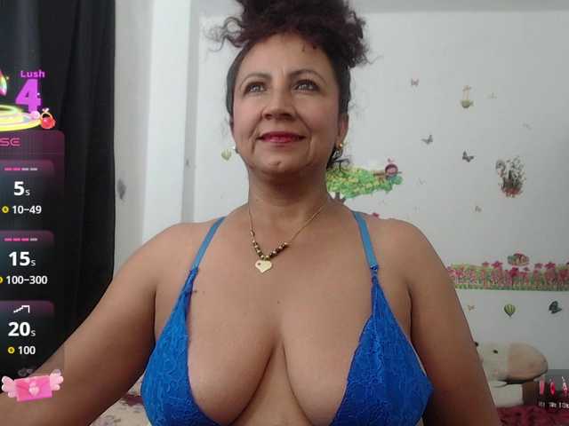 yosselin23 live cam on BongaCams