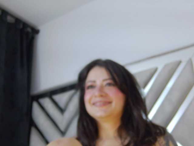 AlanaRouse1 live cam on BongaCams