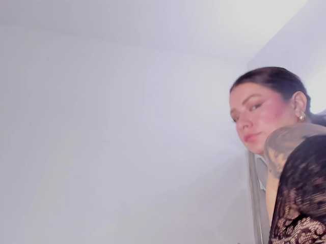 AlanaRouse1 live cam on BongaCams