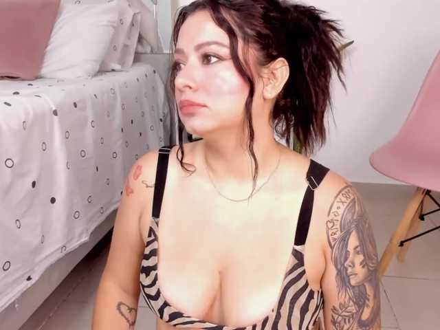 AlanaRouse1 live cam on BongaCams