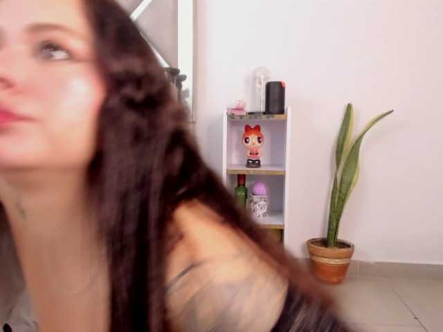 AlanaRouse1 live cam on BongaCams