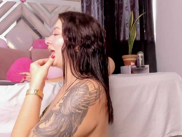 AlanaRouse1 live cam on BongaCams