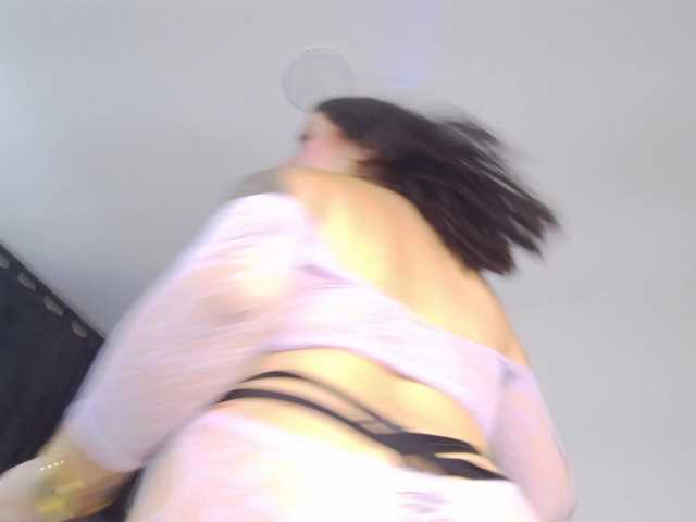 AlanaRouse1 live cam on BongaCams