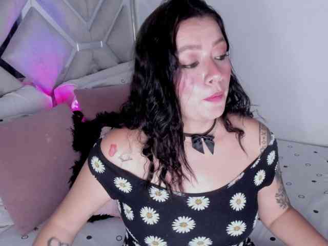 AlanaRouse1 webcam