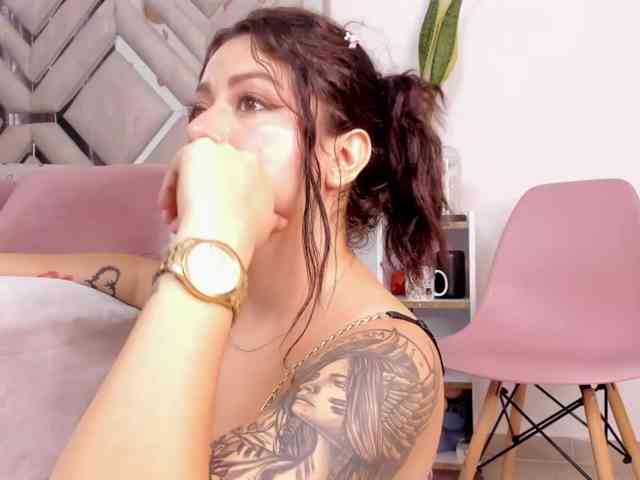 AlanaRouse1 webcam