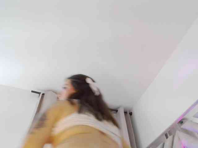 モデル: AlanaRouse1