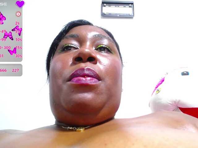 thickebonymilf live cam on BongaCams