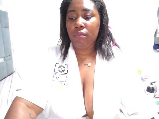 thickebonymilf live cam on BongaCams
