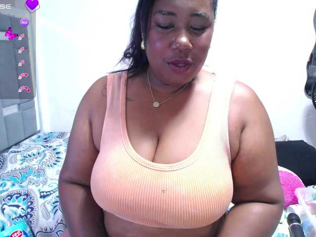 thickebonymilf live cam on BongaCams