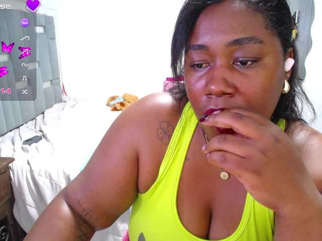 le modèle thickebonymilf est en webcam porno dans un show sur le site bongacams, il possède les tags suivants: Ebony,Brunette,Trimmed