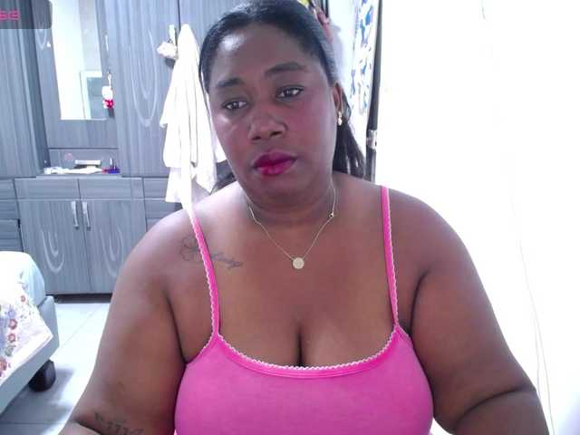 thickebonymilf live cam on BongaCams