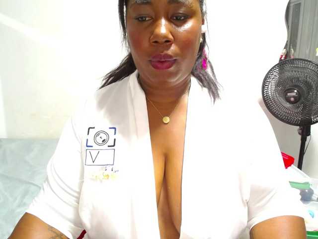 thickebonymilf live cam on BongaCams