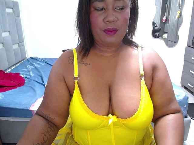 thickebonymilf webcam