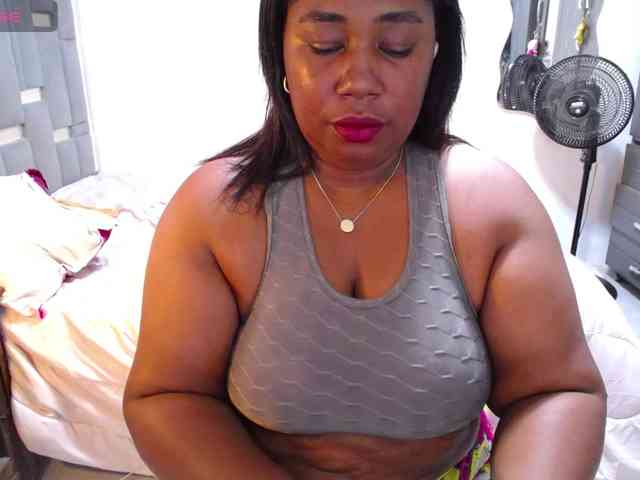 thickebonymilf webcam