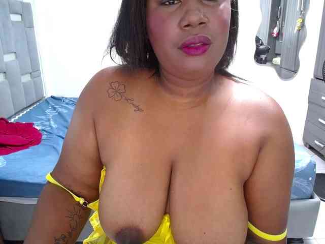 thickebonymilf webcam