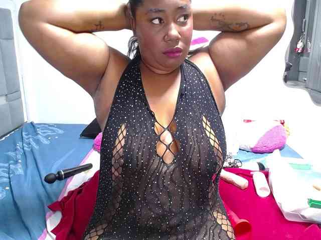 thickebonymilf webcam