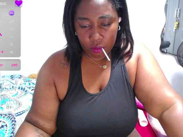 thickebonymilf webcam