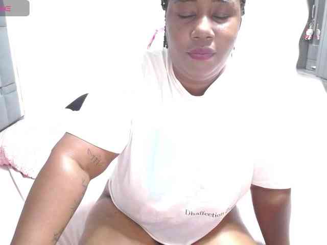 thickebonymilf webcam
