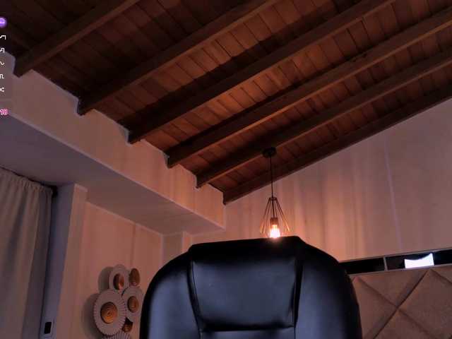 charlotte-Cox live cam on BongaCams