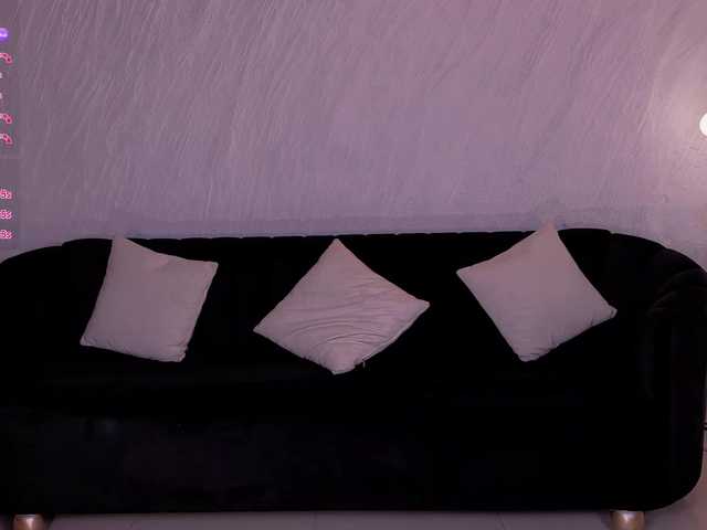 charlotte-Cox live cam on BongaCams