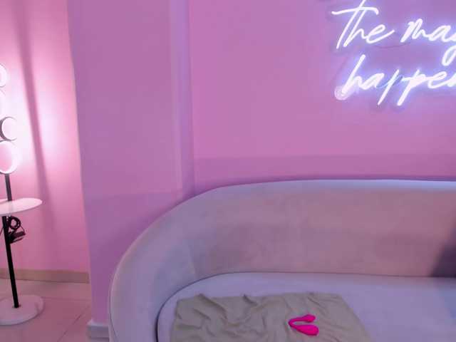 charlotte-Cox's BongaCams show and profile