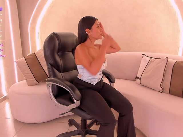 Charlotte-Cox live webcam show