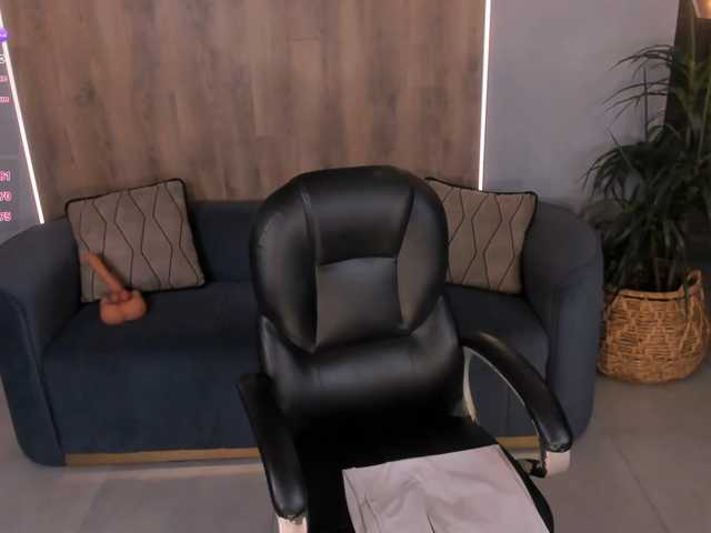 charlotte-Cox live cam on BongaCams