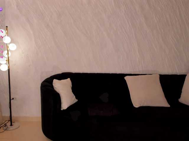 charlotte-Cox live cam on BongaCams