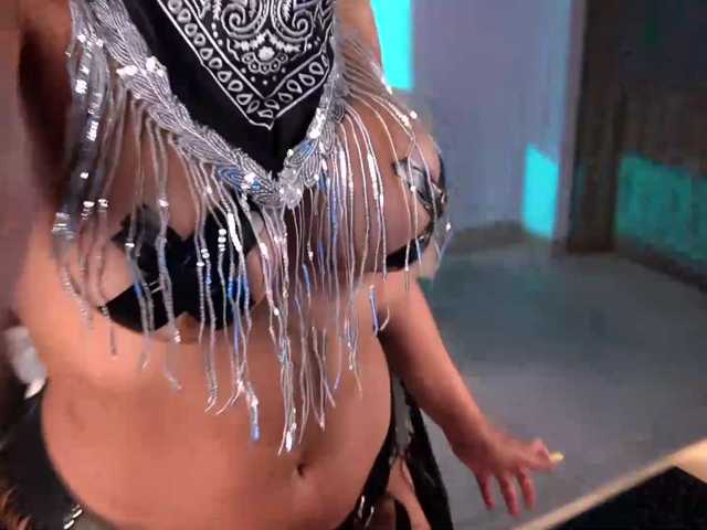 Charlotte-Cox live cam preview