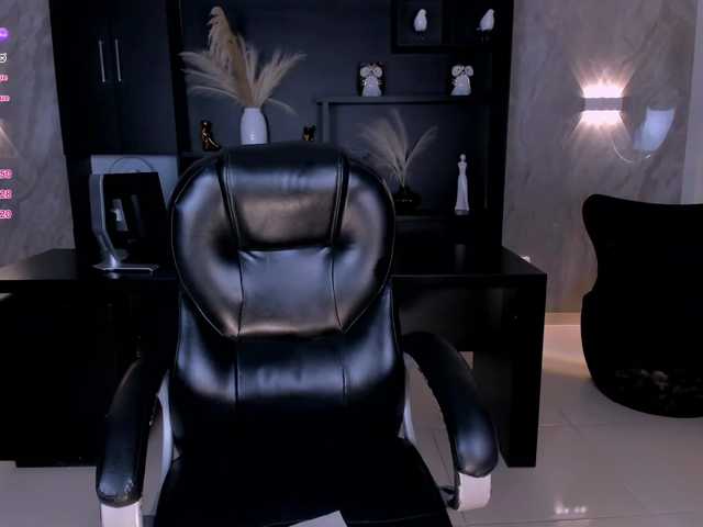 charlotte-Cox live cam on BongaCams