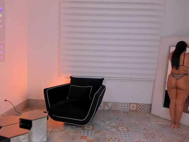 Charlotte-Cox live cam on BongaCams