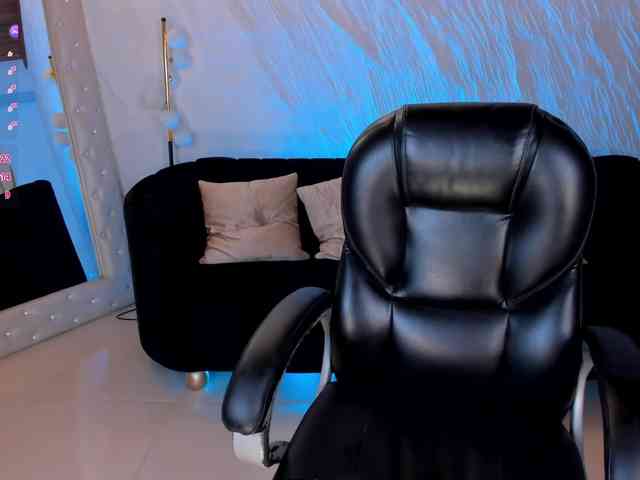 Charlotte-Cox webcam