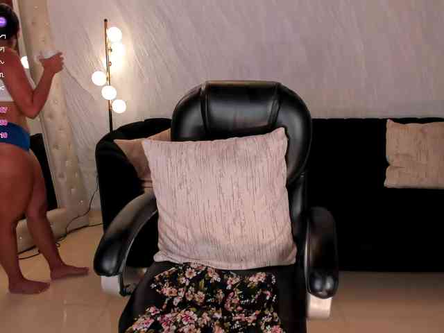 charlotte-Cox Live Webcam on BongaCams