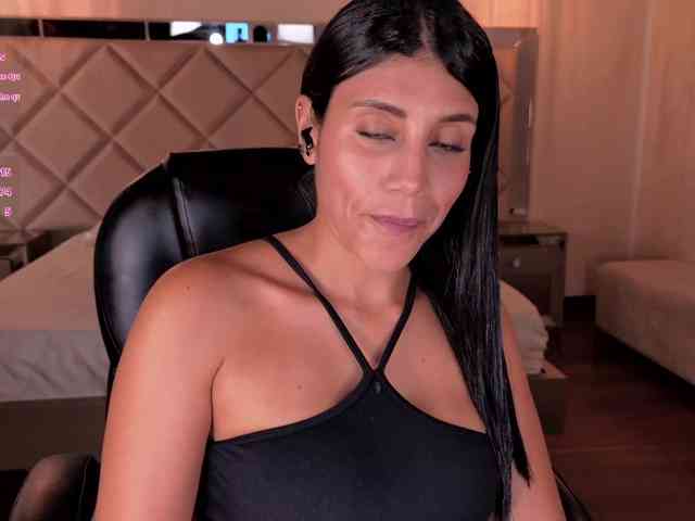 Charlotte-Cox webcam