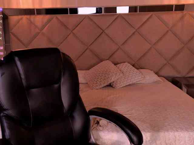 Charlotte-Cox webcam