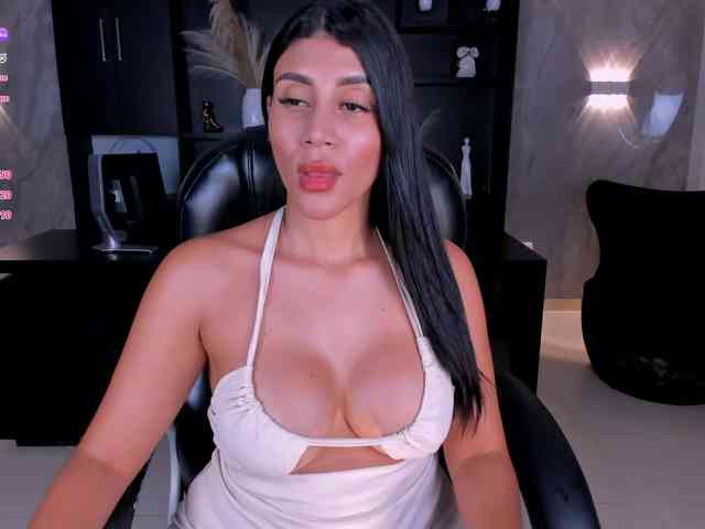 Charlotte-Cox webcam