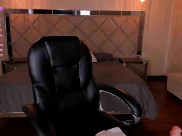 Charlotte-Cox webcam
