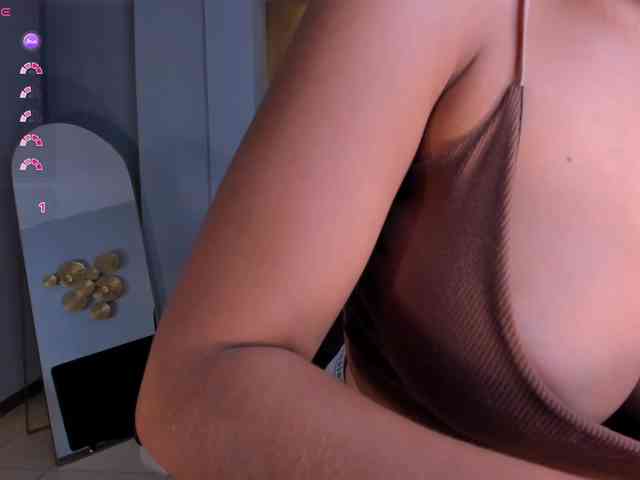 Charlotte-Cox webcam