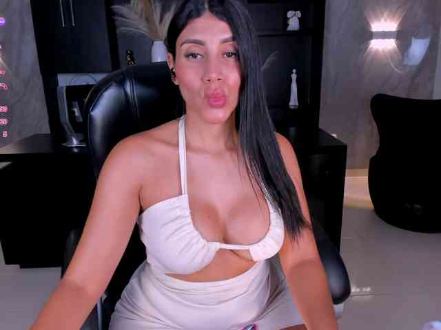 Charlotte-Cox webcam