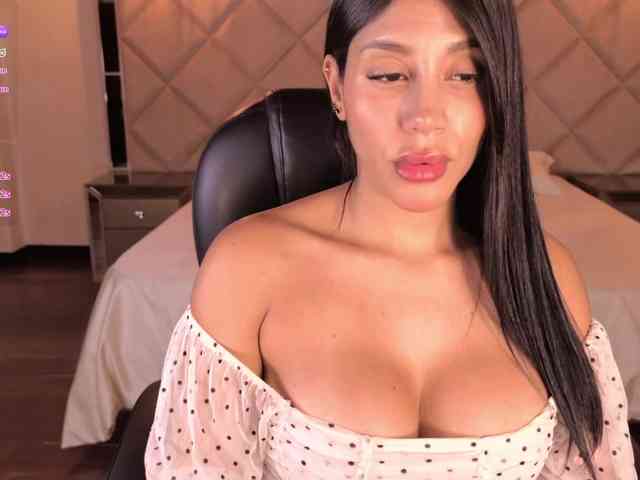 Charlotte-Cox webcam