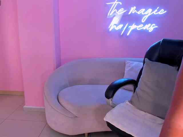 Charlotte-Cox webcam