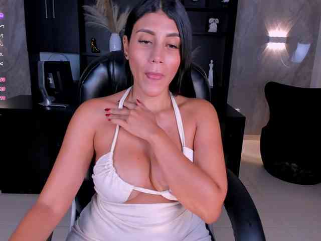 Charlotte-Cox webcam