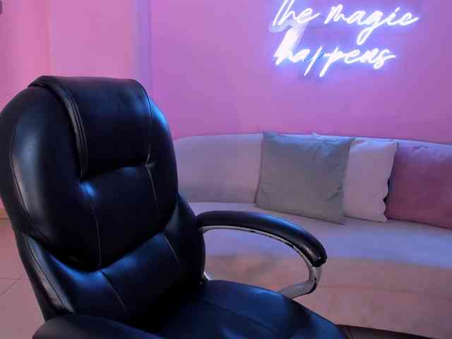 Charlotte-Cox webcam