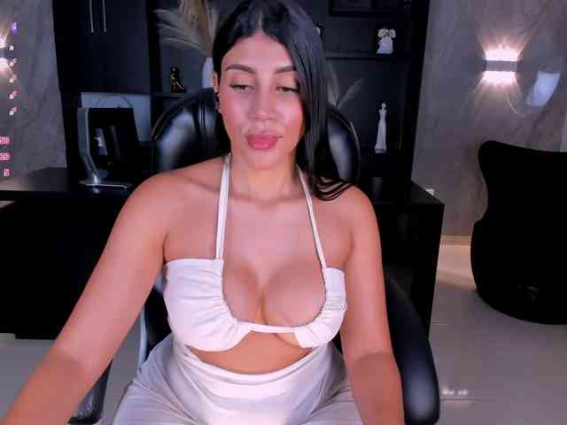 Charlotte-Cox webcam