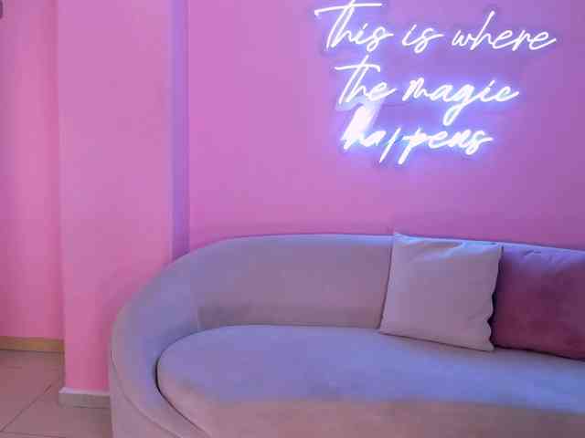 Charlotte-Cox webcam