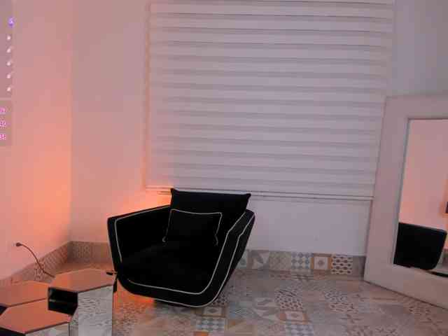charlotte-Cox's webcam live show