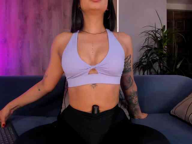AlyssaDean webcam