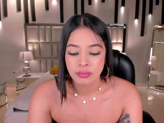 AlyssaDean webcam