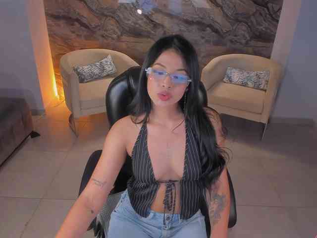 AlyssaDean webcam